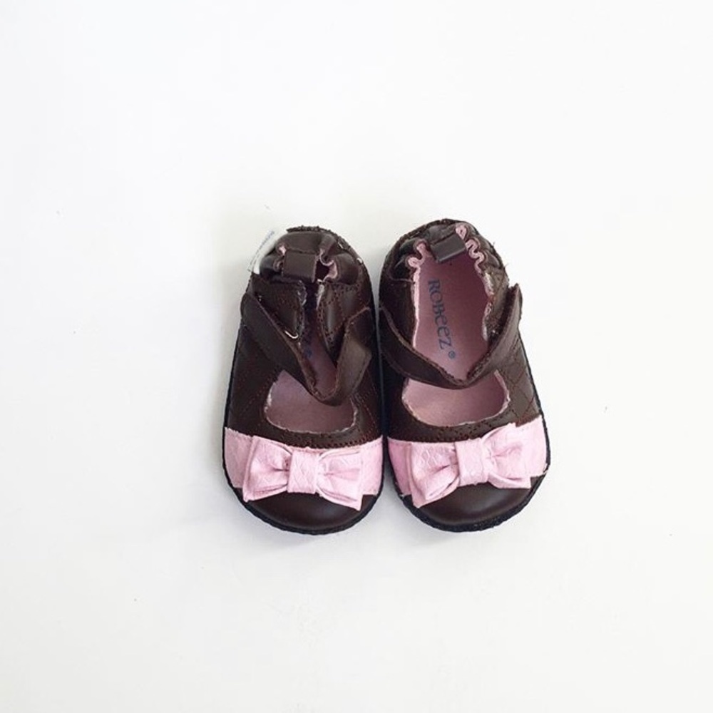 Brown semi-hard sole robeez EUC size 2